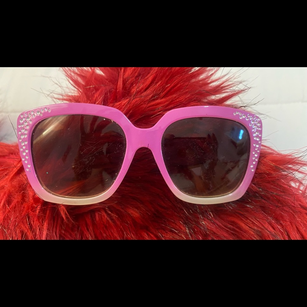 Vintage jeweled rose and beige sunglasses 🕶